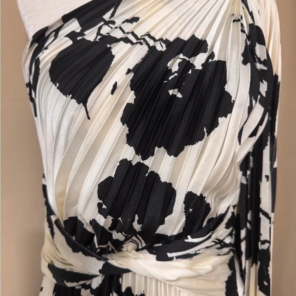 LUXXEL Reddress boutique OH YES I CAN IVORY AND BLACK MAXI DRESS - Picture 2 of 7